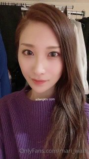 【小马探花】乖巧笑起来甜美外围妹纸，近距离视角隔着衣服揉奶，乳推舔屌骑上来抽插，扶着腰后入晃动奶子